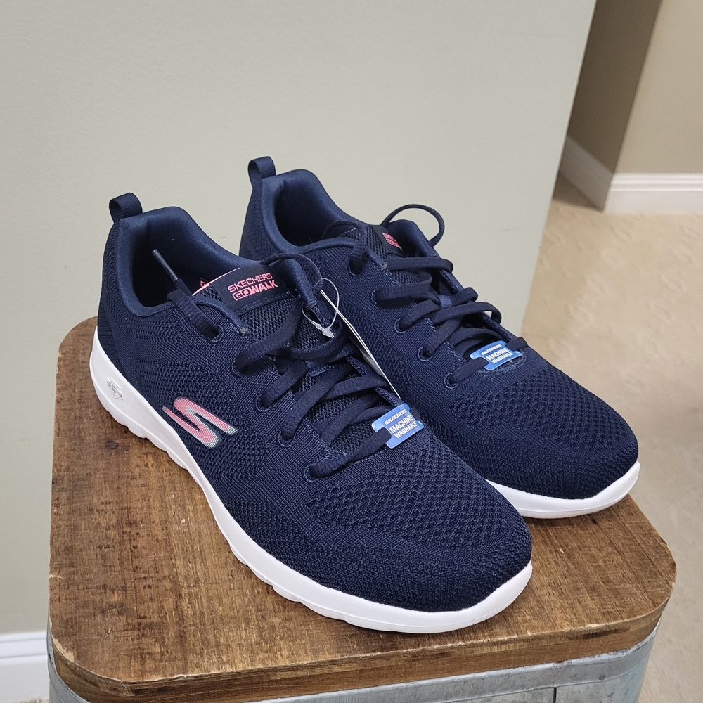 Skechers Women's Navy Pink Gowalk Shoes